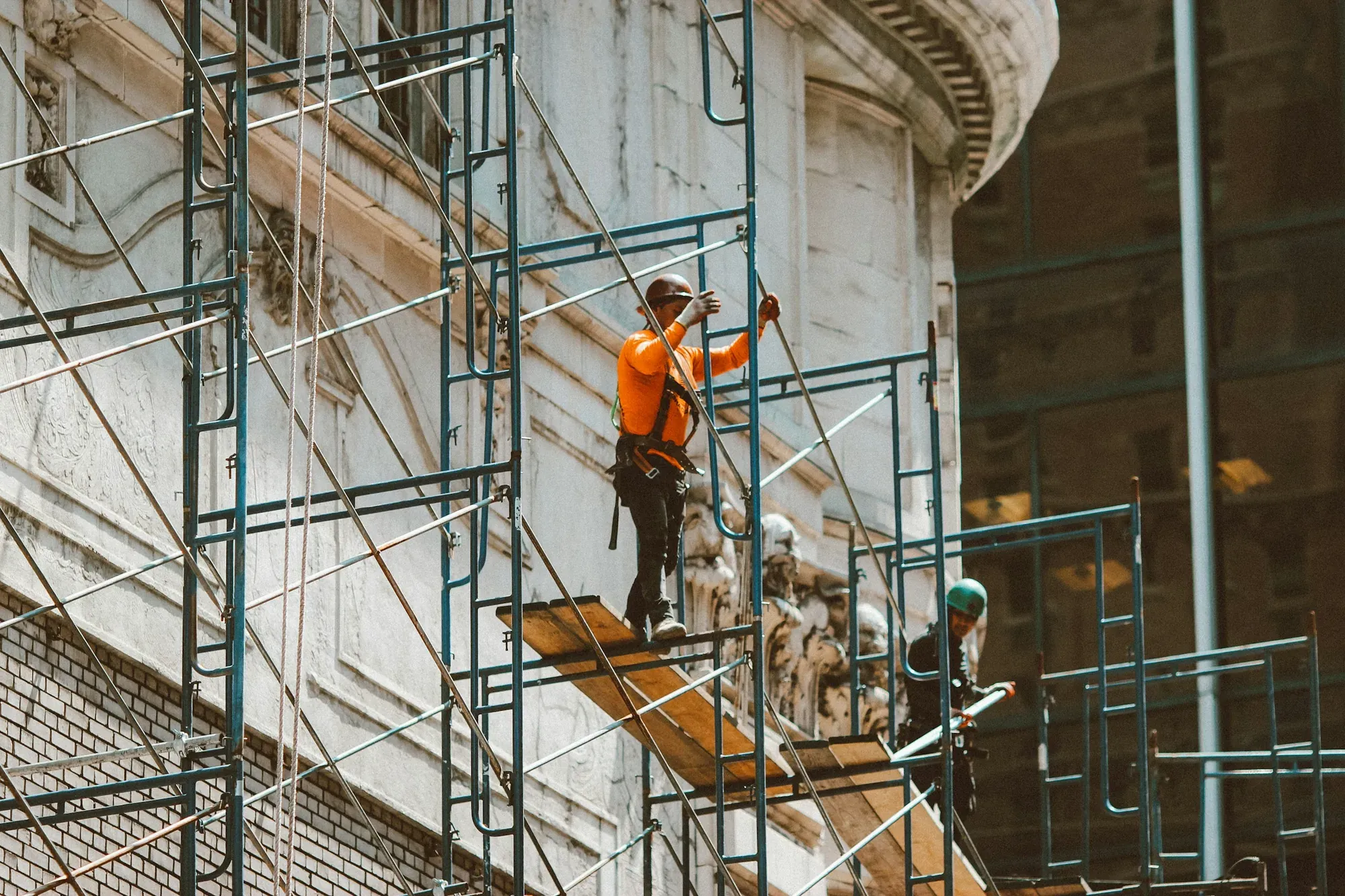 Scaffold crew on the facade